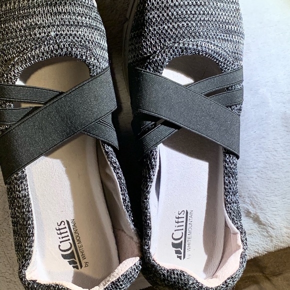 Cliffs by white mountain size 10 Black slip on slipper looks flats - Picture 3 of 7